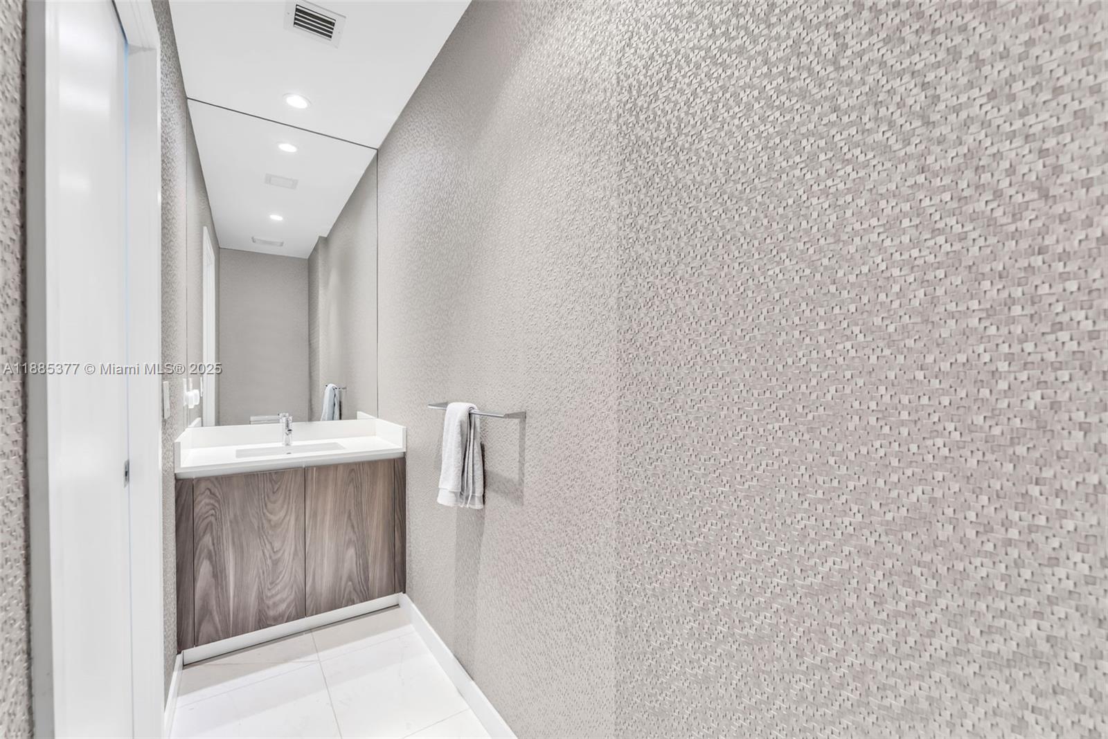 GRAN PARAISO CONDO - Residential Lease