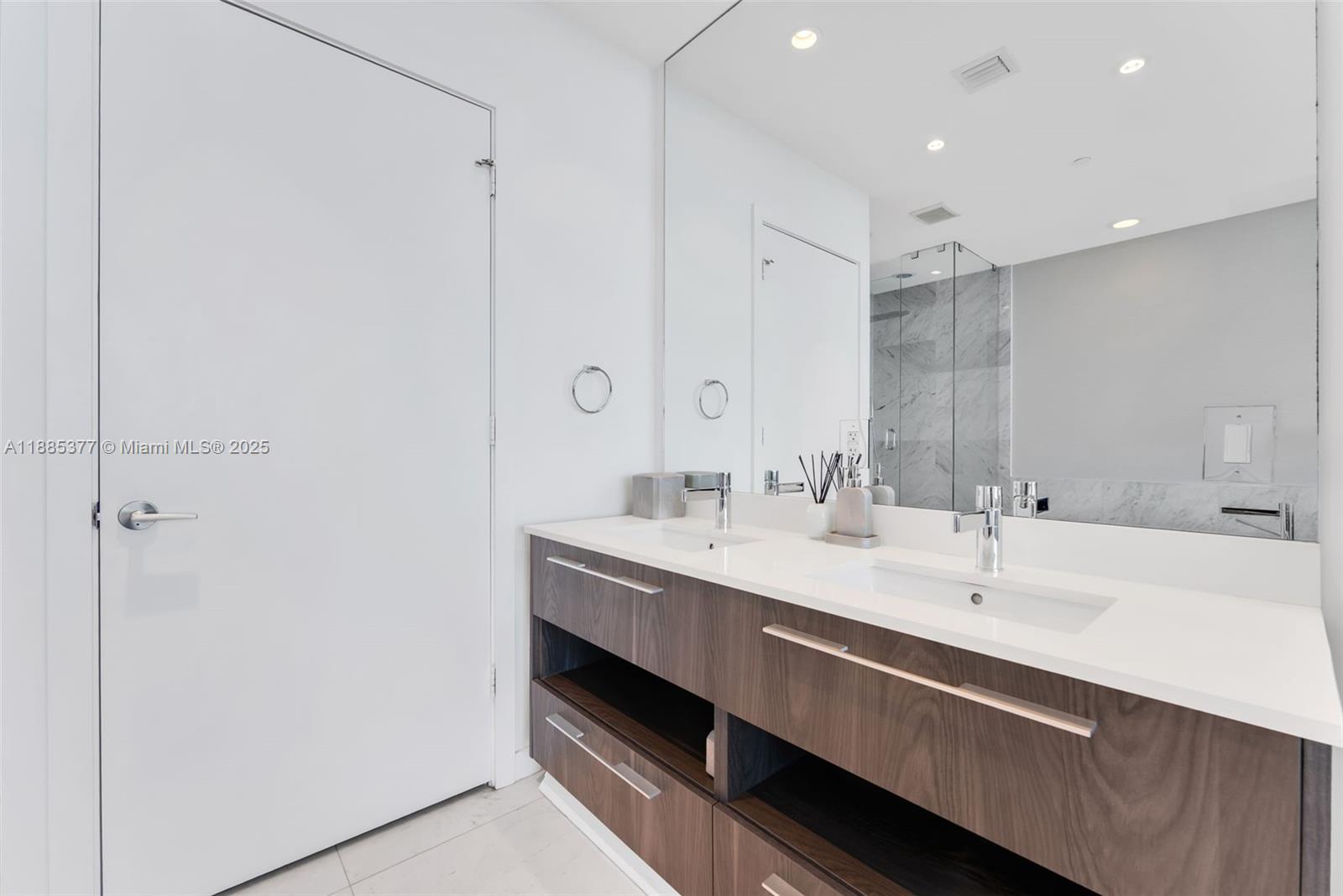 GRAN PARAISO CONDO - Residential Lease