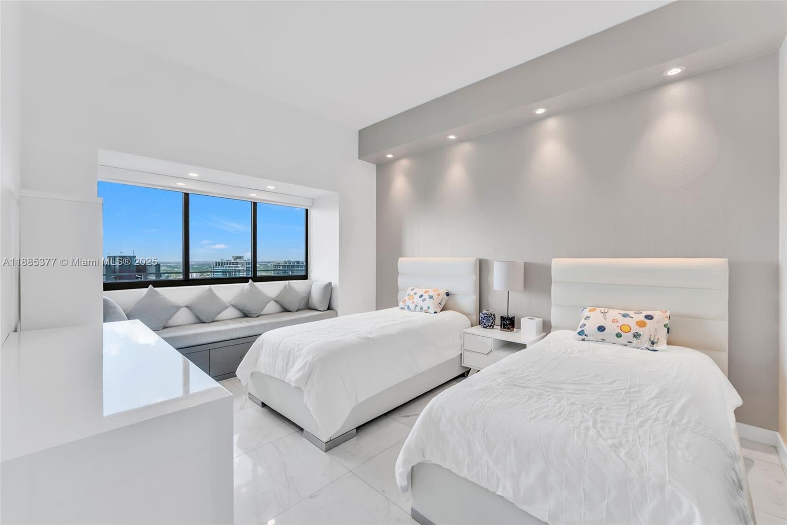 GRAN PARAISO CONDO - Residential Lease