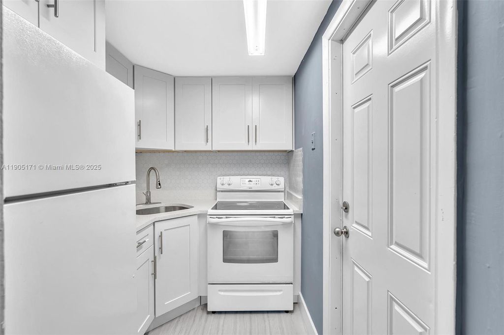 Photo of 101 SE 6th Ave #1, Pompano Beach, FL 33060 (MLS # A11905171)