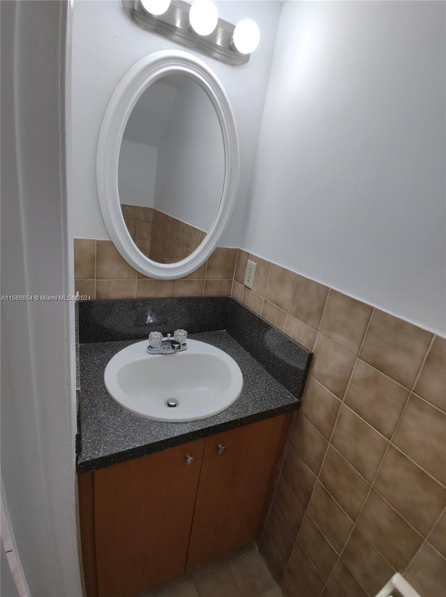 WESTLAND VILLAGE CONDO II - Residential Lease
