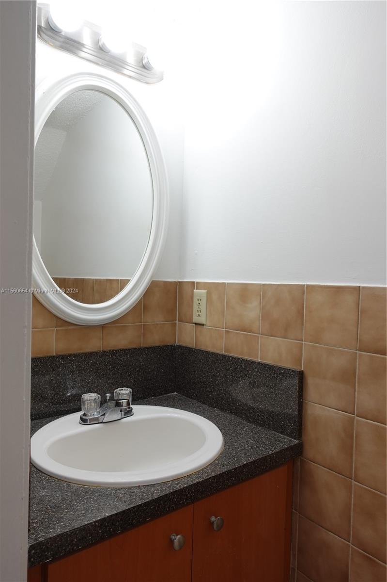 WESTLAND VILLAGE CONDO II - Residential Lease