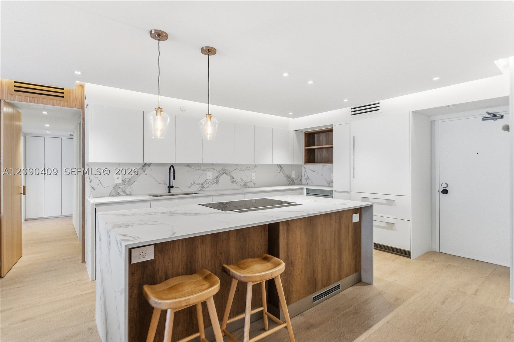 9195 Collins Ave 903