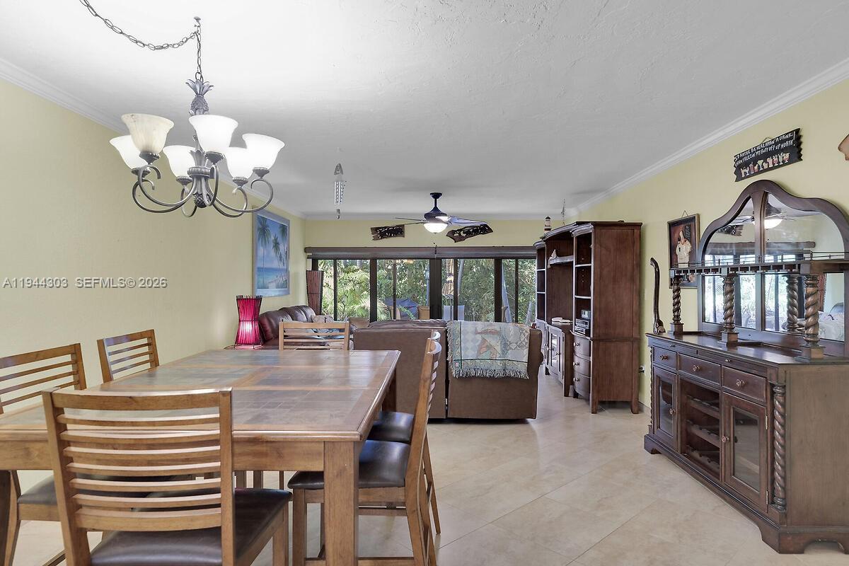 EXECUTIVE BAY CLUB - Residential