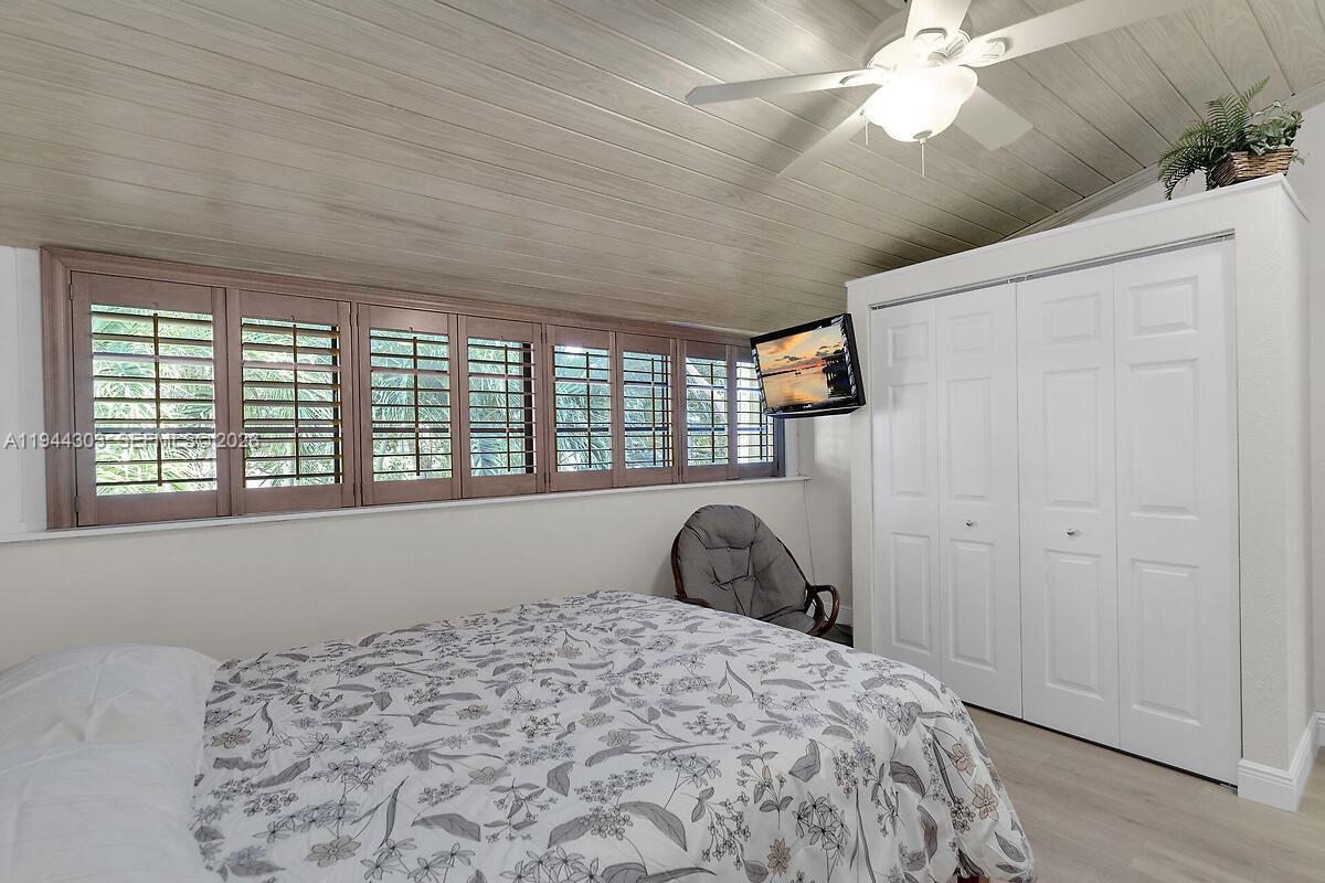 EXECUTIVE BAY CLUB - Residential