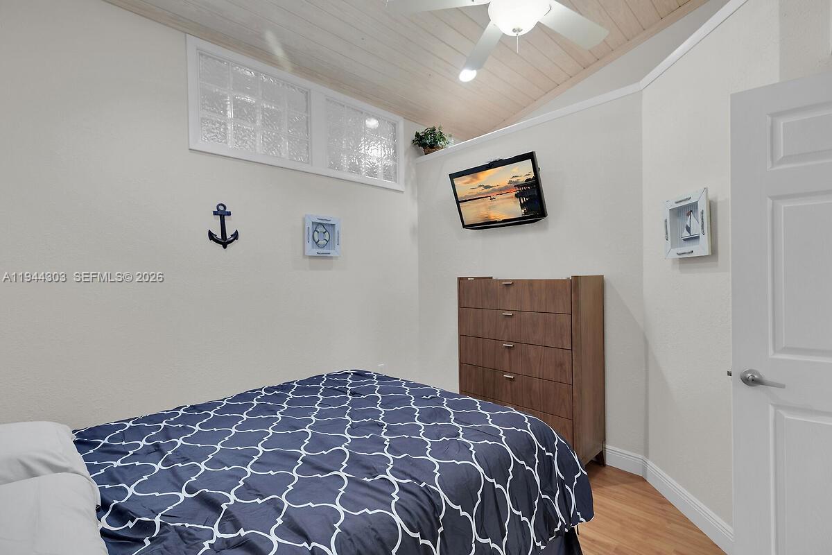 EXECUTIVE BAY CLUB - Residential