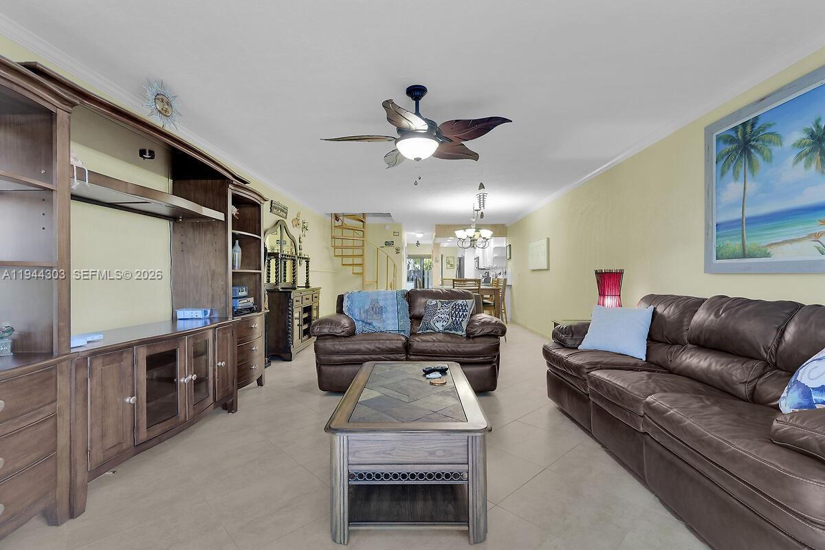 EXECUTIVE BAY CLUB - Residential