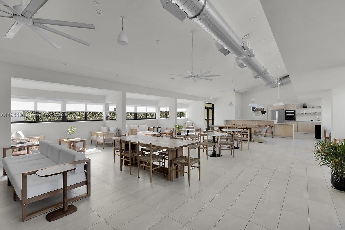 EXECUTIVE BAY CLUB - Residential