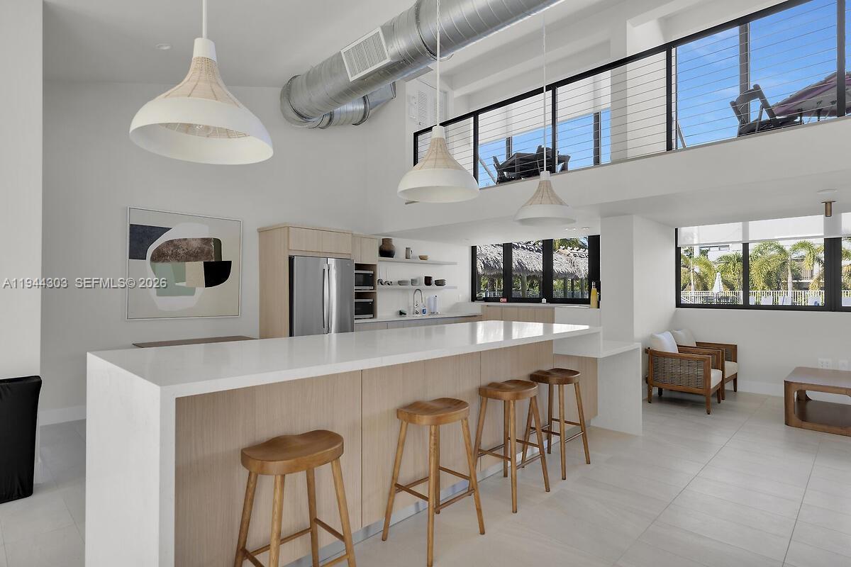 EXECUTIVE BAY CLUB - Residential