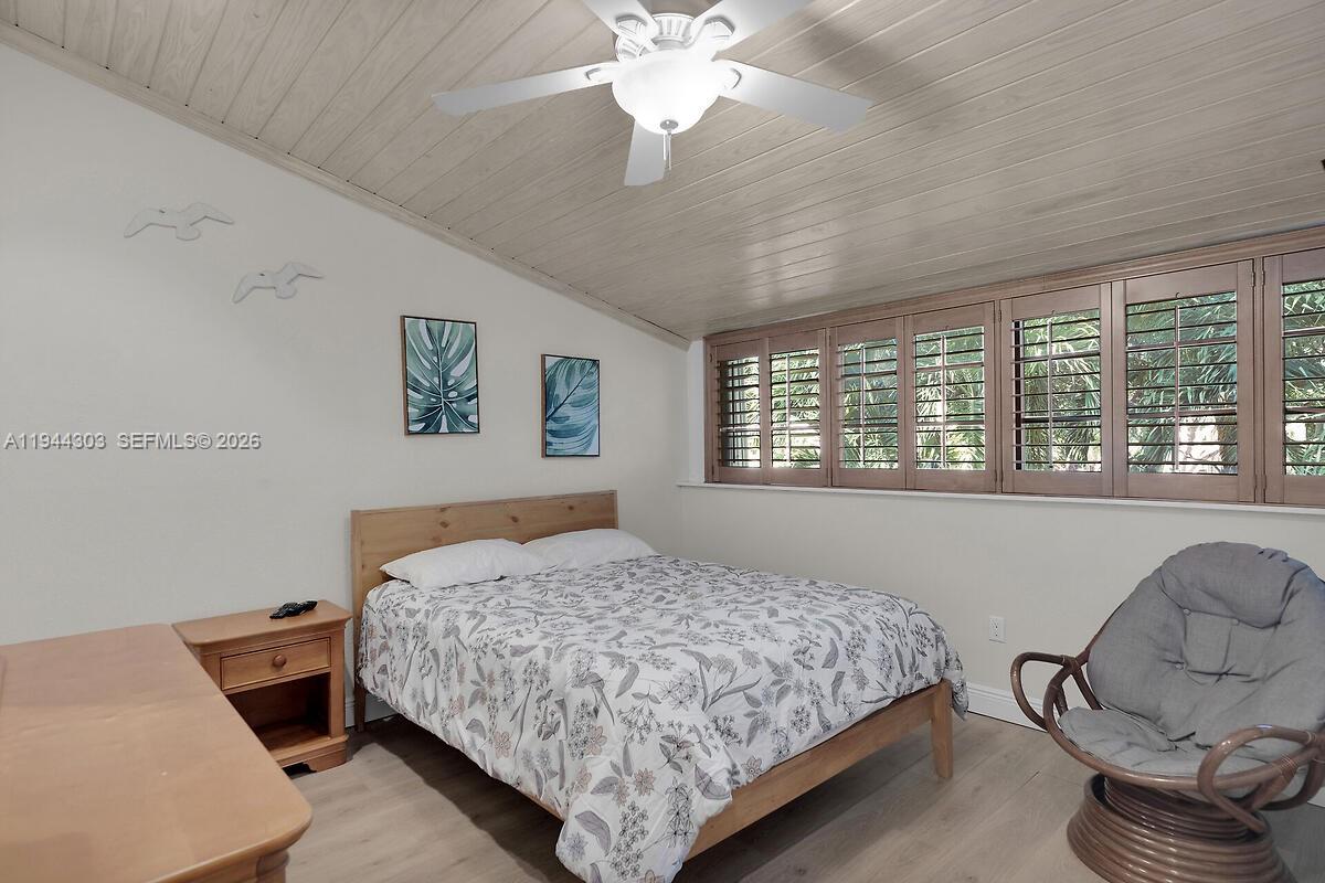 EXECUTIVE BAY CLUB - Residential