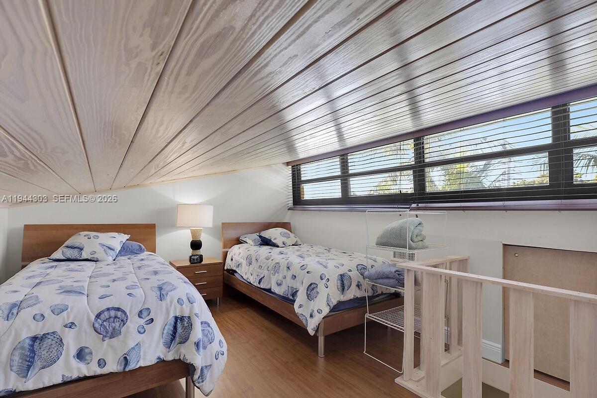 EXECUTIVE BAY CLUB - Residential