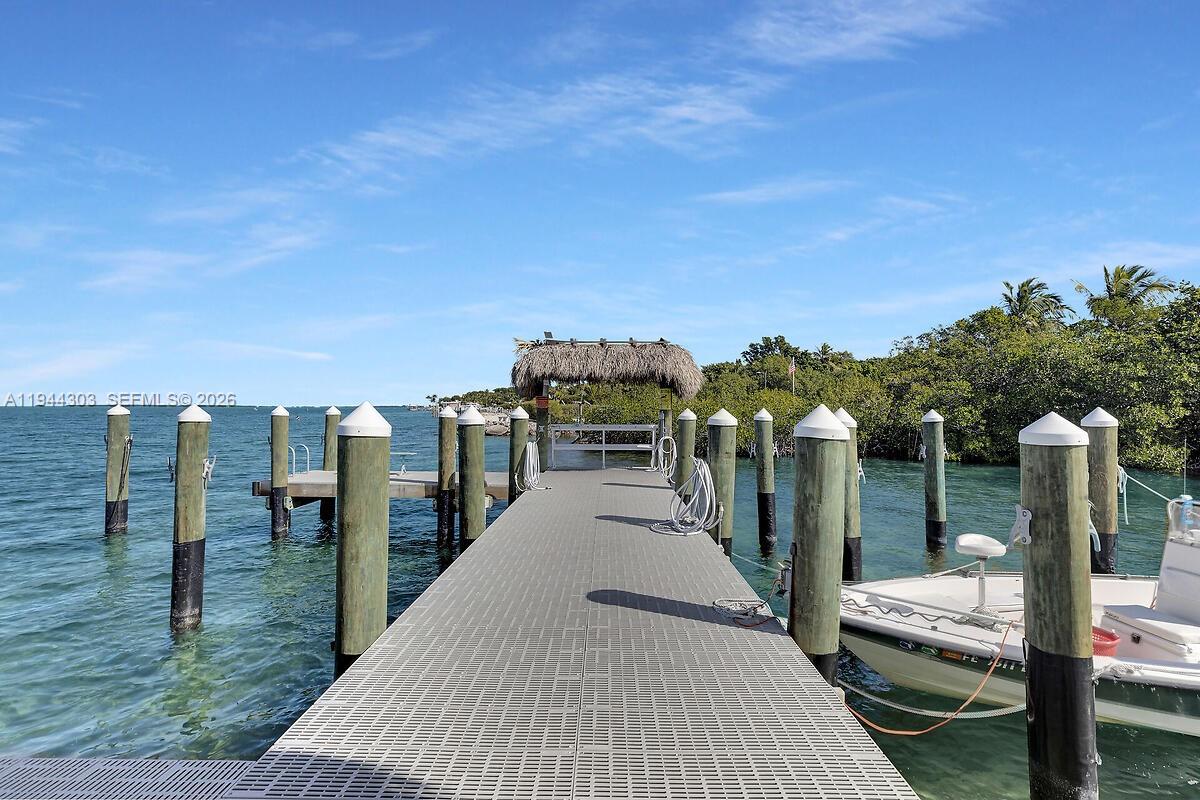 EXECUTIVE BAY CLUB - Residential