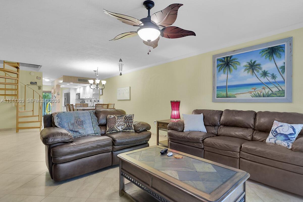 EXECUTIVE BAY CLUB - Residential