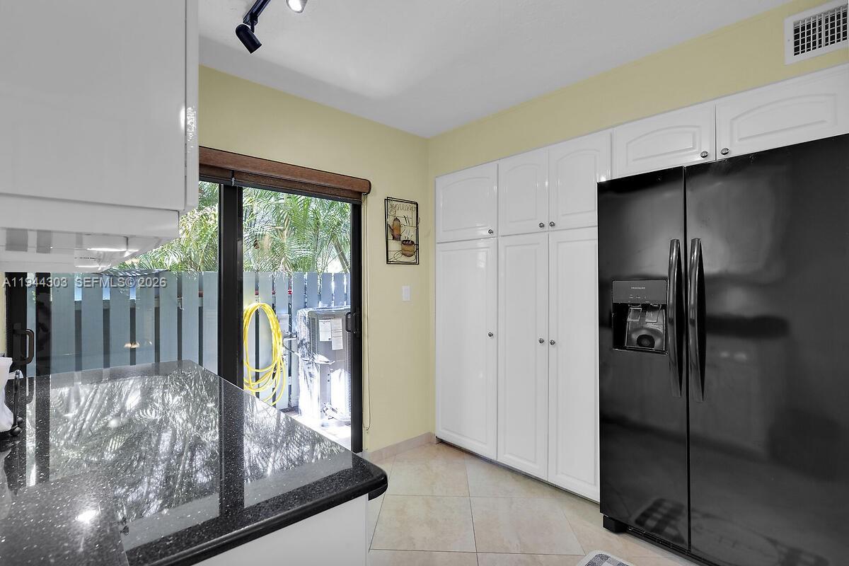 EXECUTIVE BAY CLUB - Residential