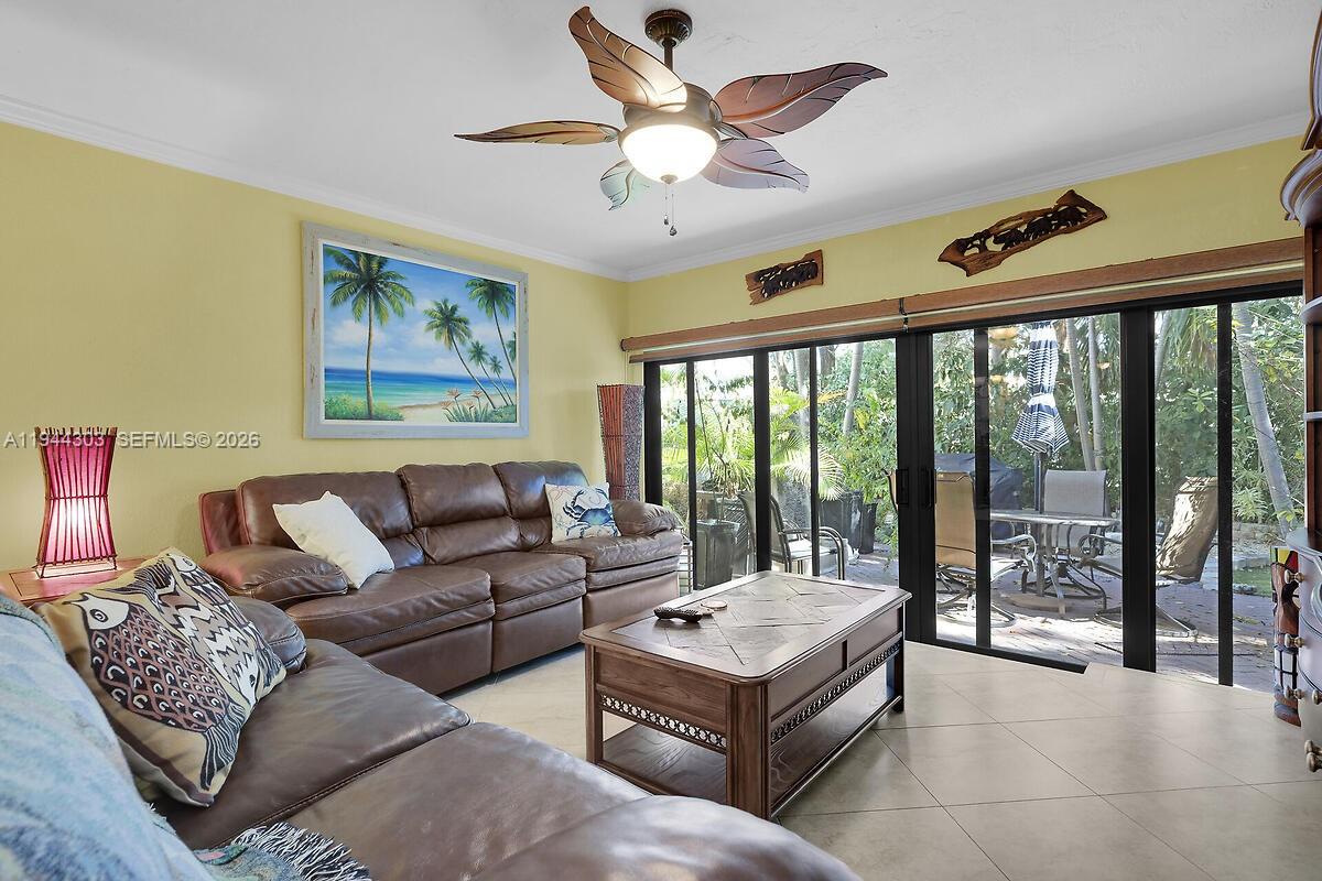 EXECUTIVE BAY CLUB - Residential