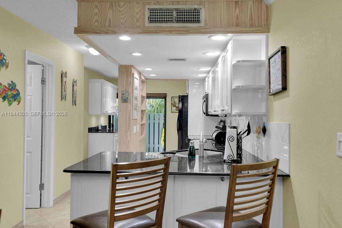 EXECUTIVE BAY CLUB - Residential