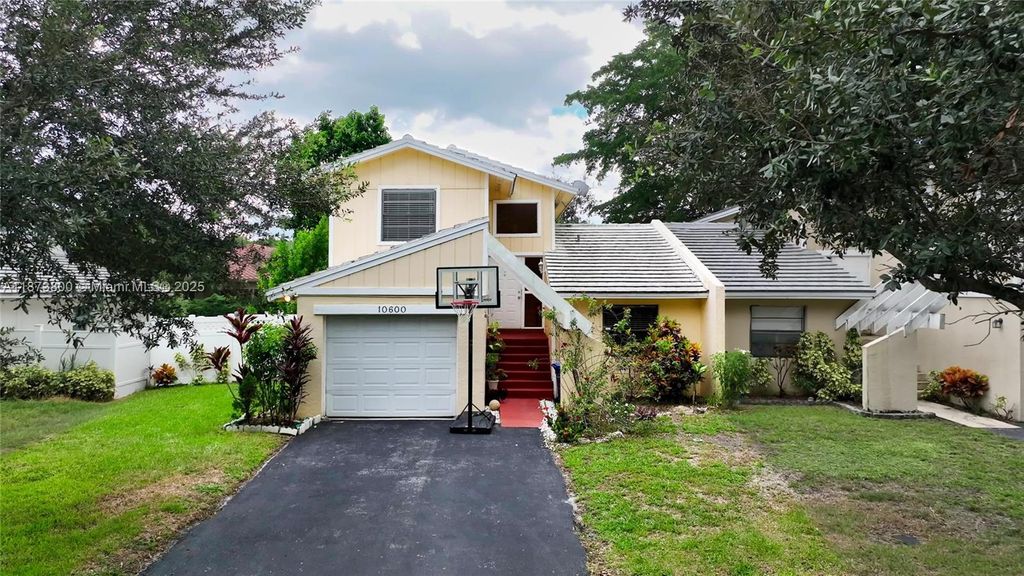 Photo of 10600 La Placida Dr #10600, Coral Springs, FL 33065 (MLS # A11873800)
