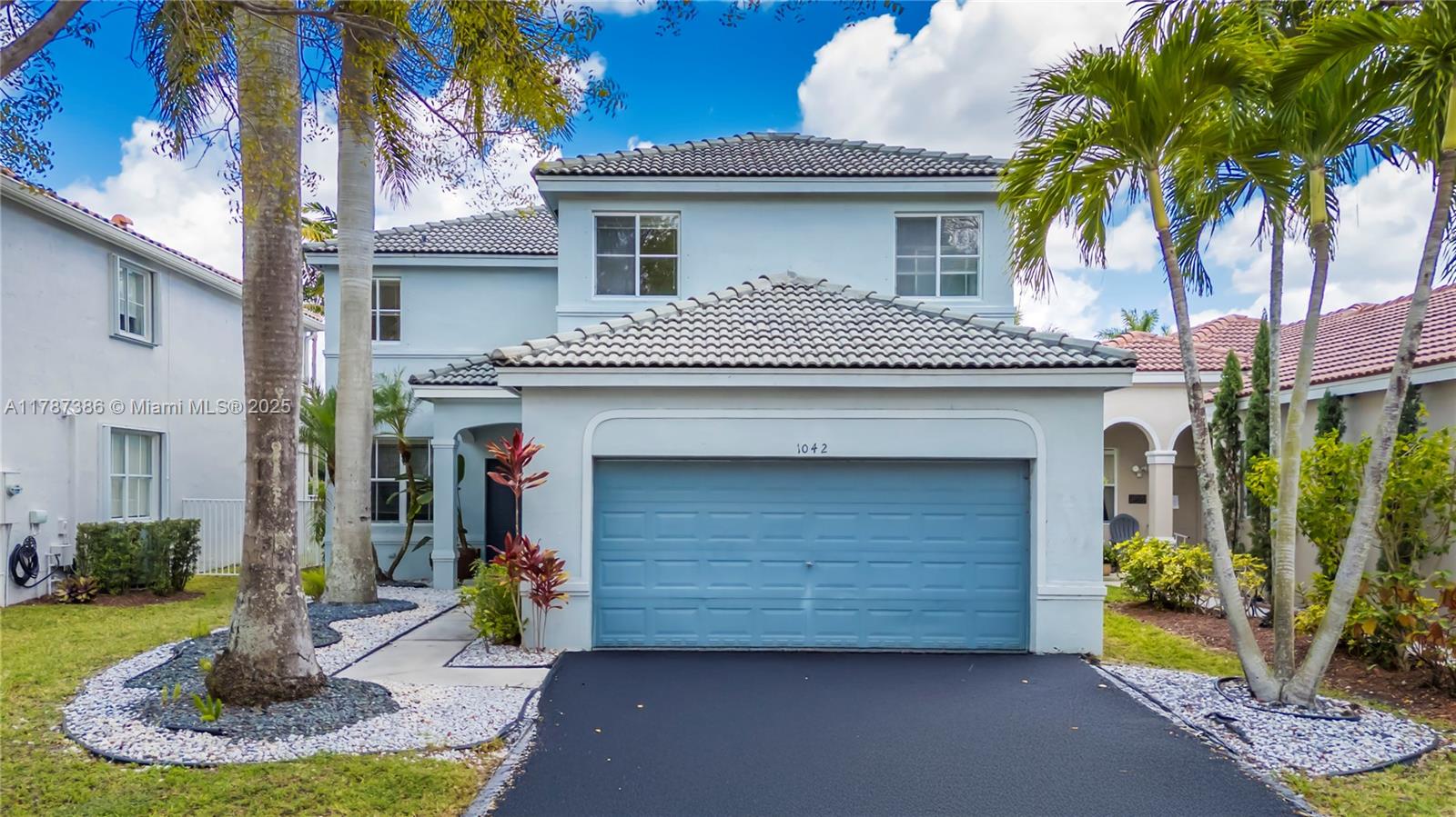 1042 Bluewood Ter, Weston, Broward County, Florida - 5 Bedrooms  
4 Bathrooms - 
