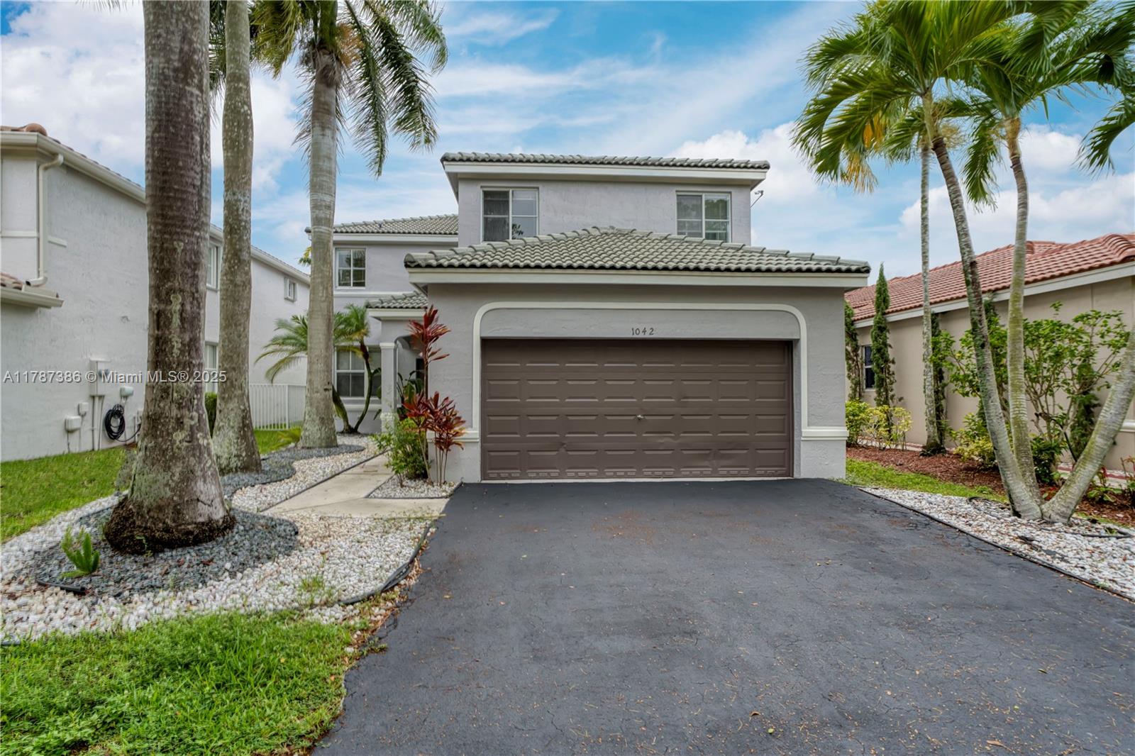 Property for Sale at 1042 Bluewood Ter, Weston, Broward County, Florida - Bedrooms: 5 
Bathrooms: 4  - $927,000