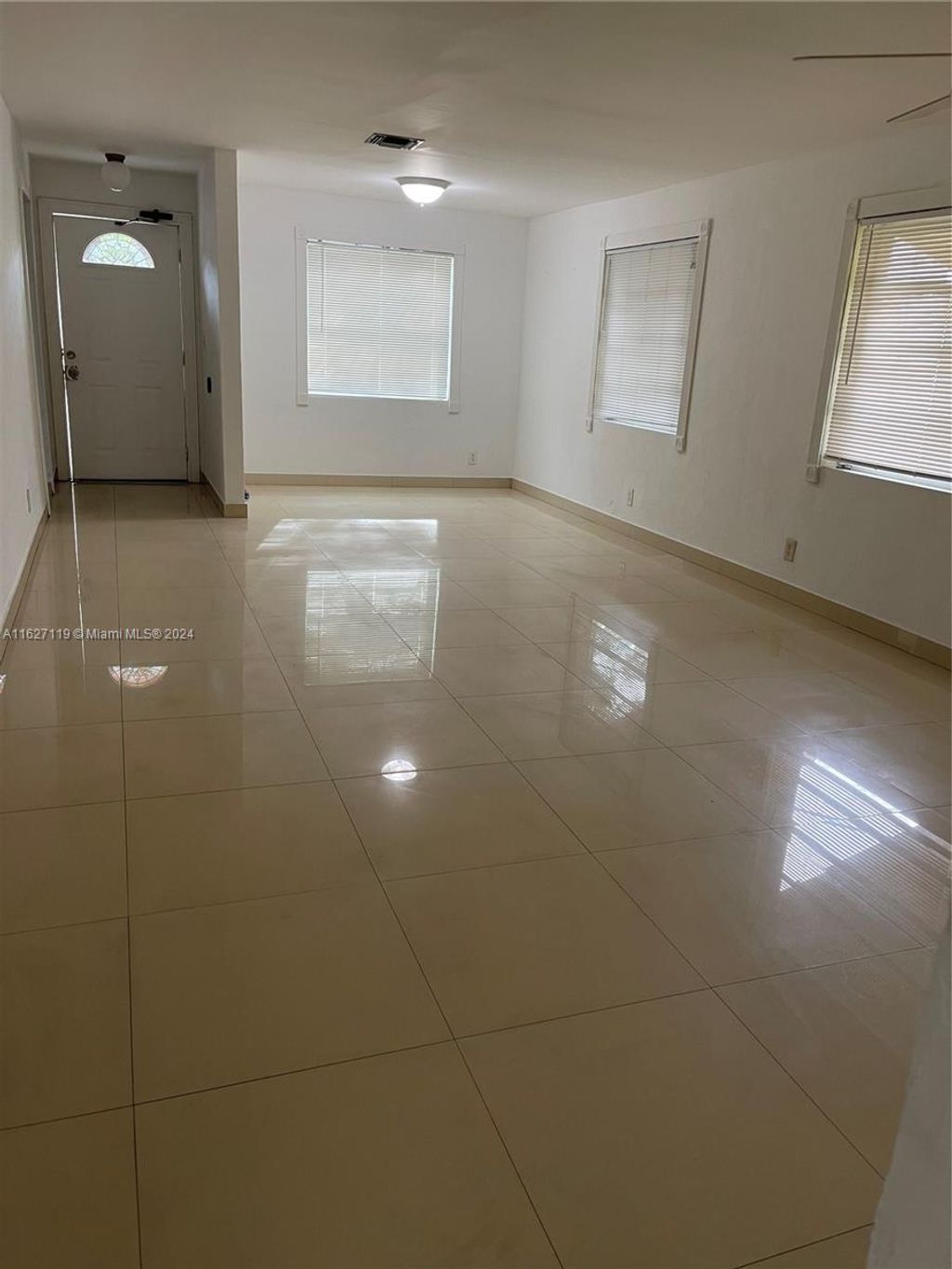 Photo of 221 SW 6th Ave #0, Hallandale Beach, FL 33009 (MLS # A11627119)