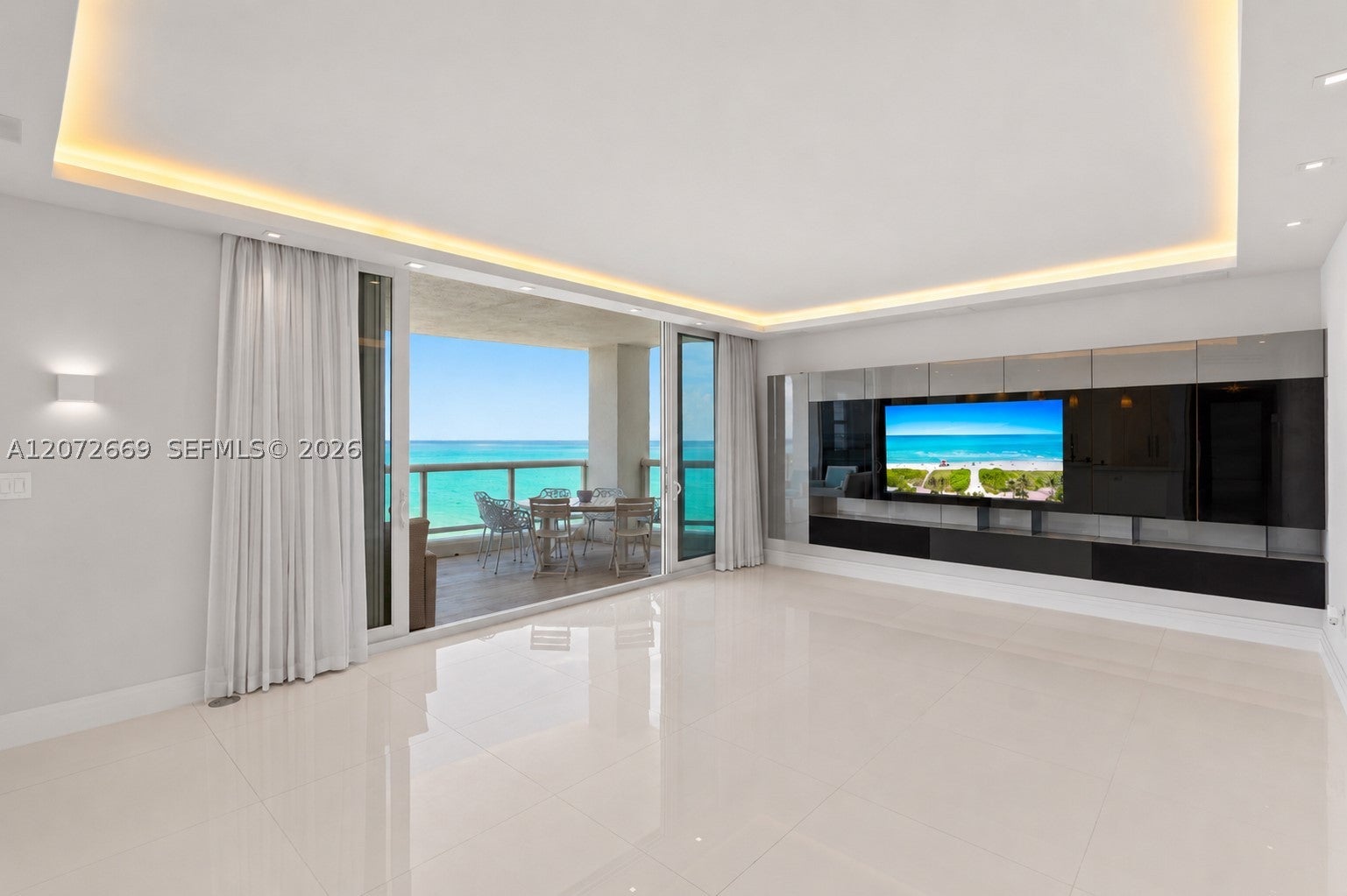 4201 Collins Ave 2202