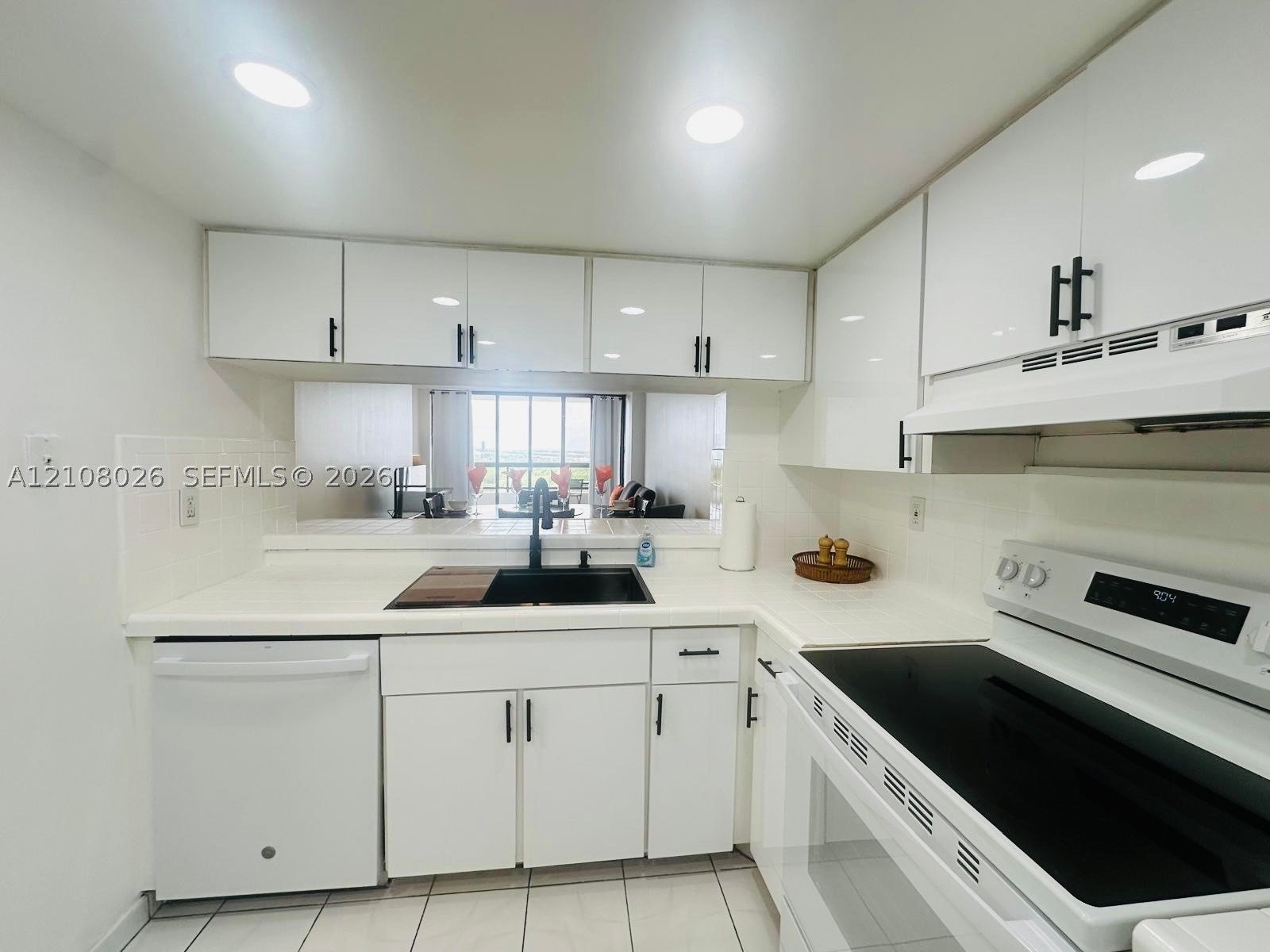 2555 Collins Ave 1804