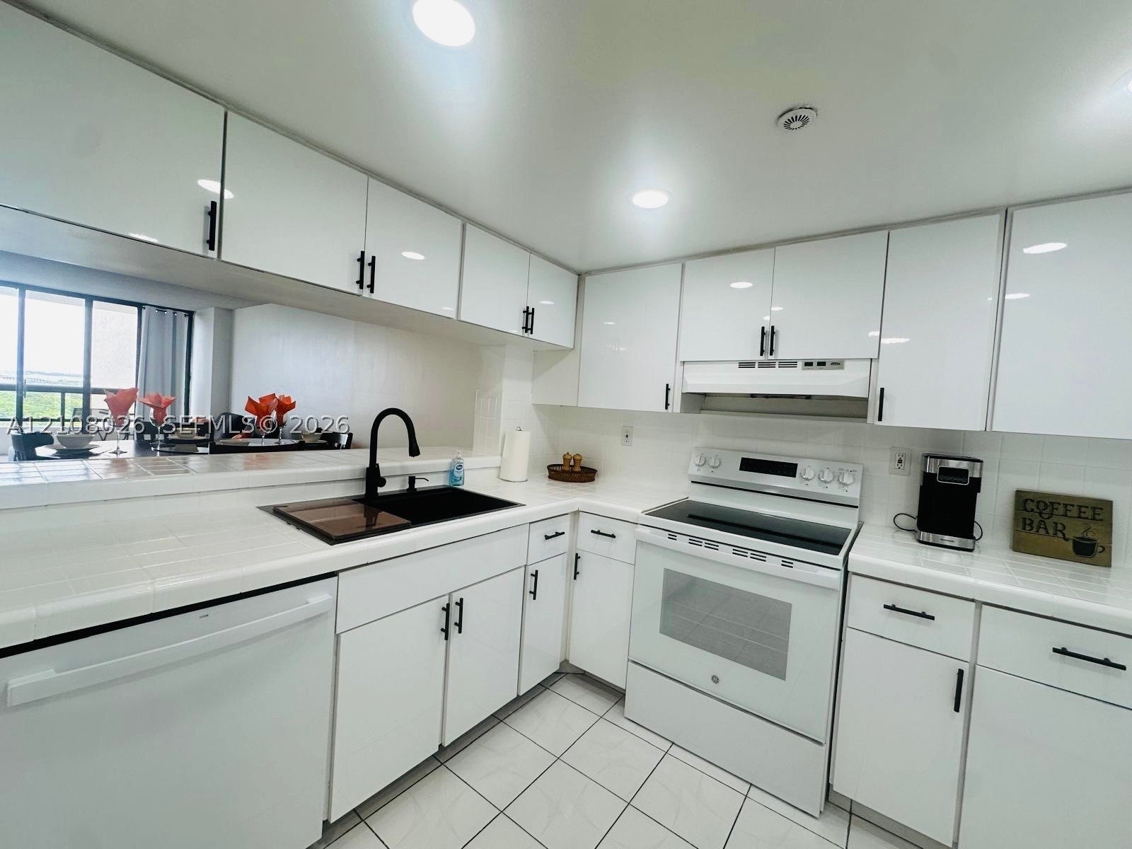 2555 Collins Ave 1804