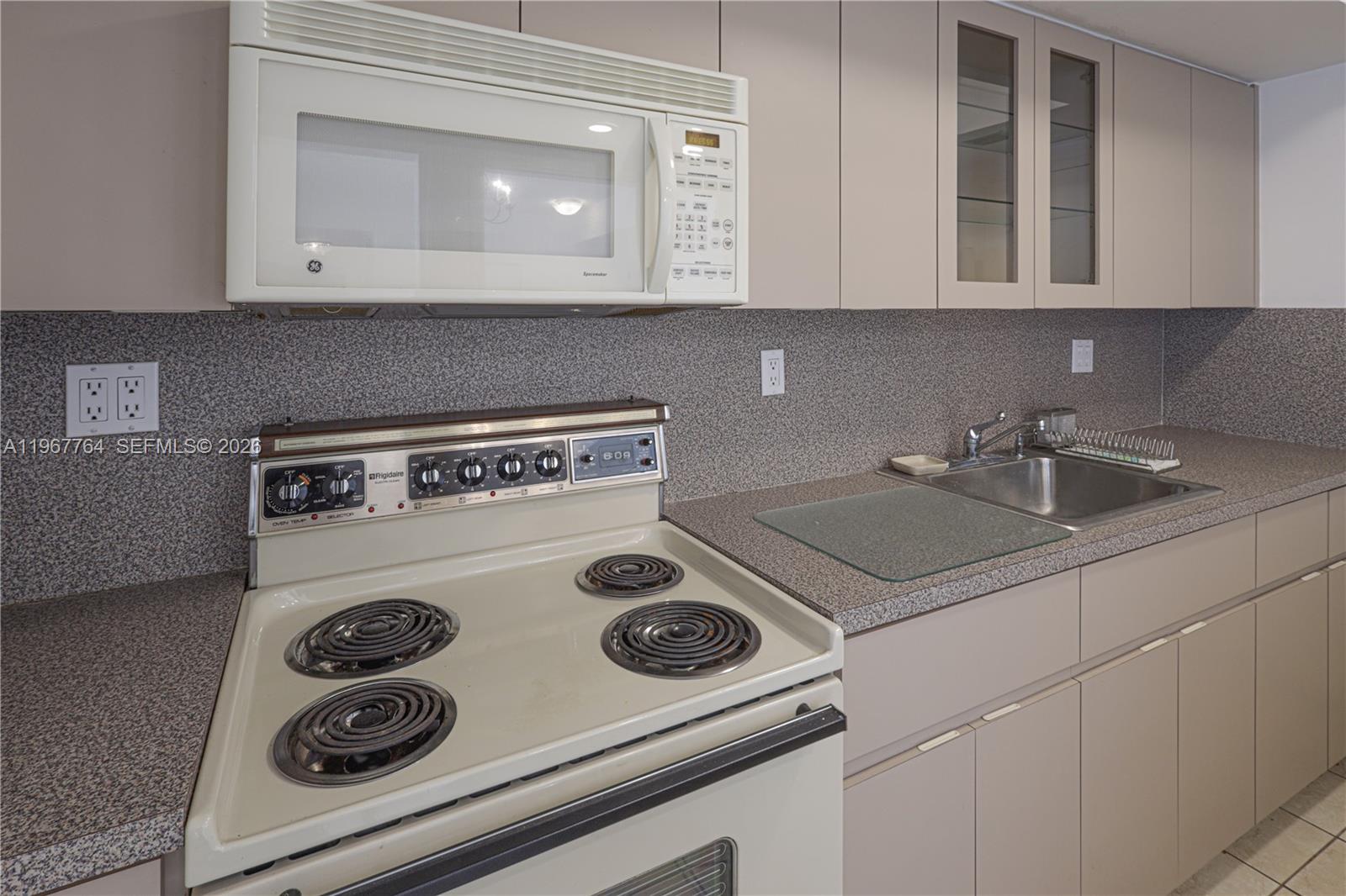 THE SHORES CONDO - Residential