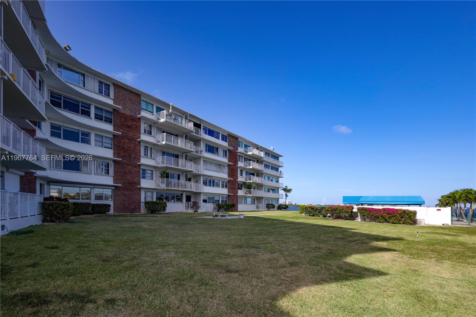 THE SHORES CONDO - Residential