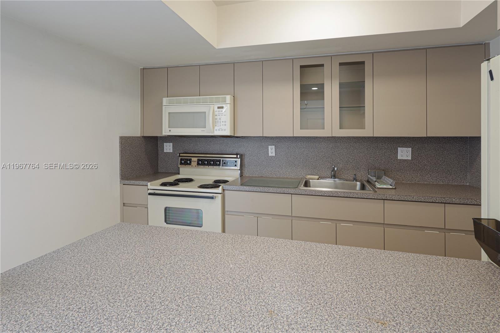 THE SHORES CONDO - Residential