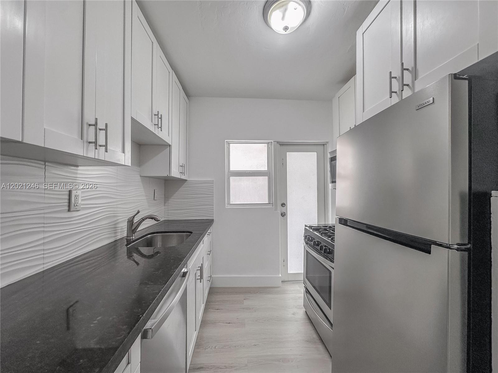 955 Bay Dr 2