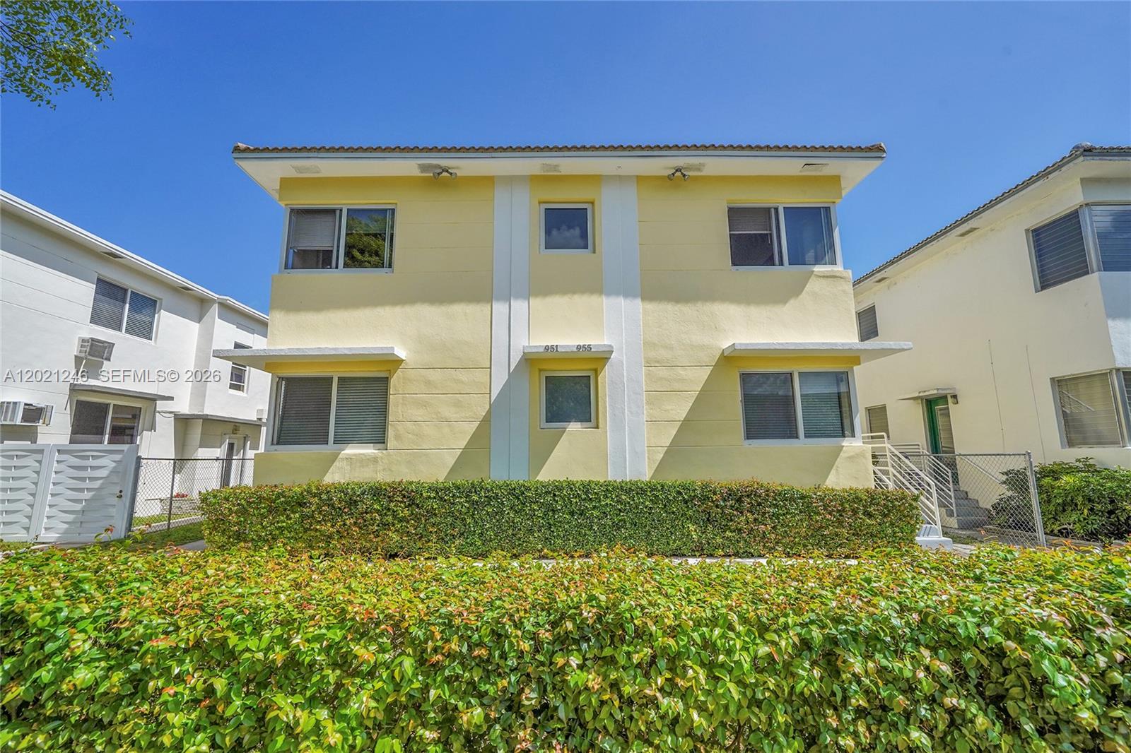 955 Bay Dr 2