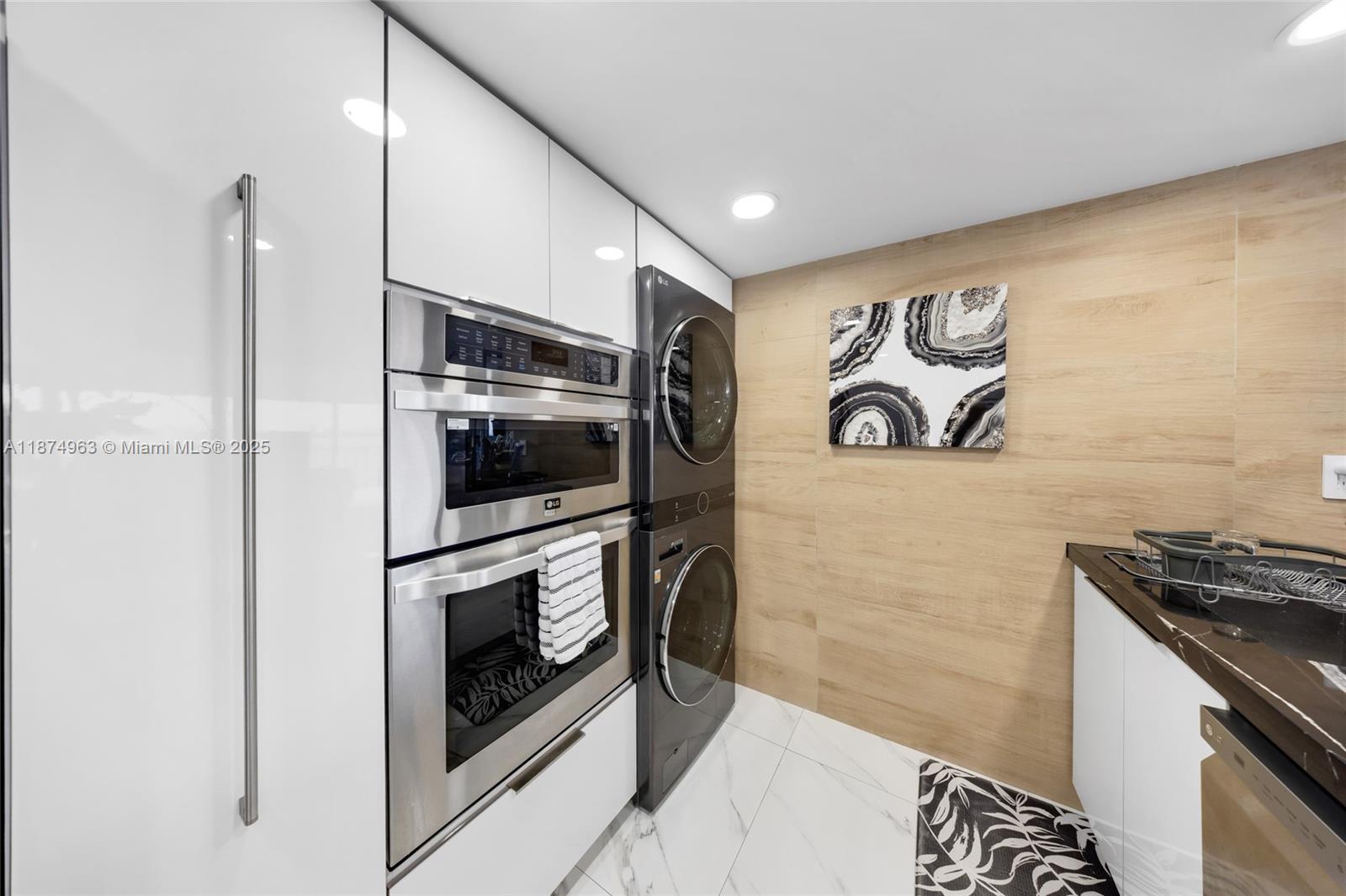 THE GRANDVIEW PALACE COND - Residential