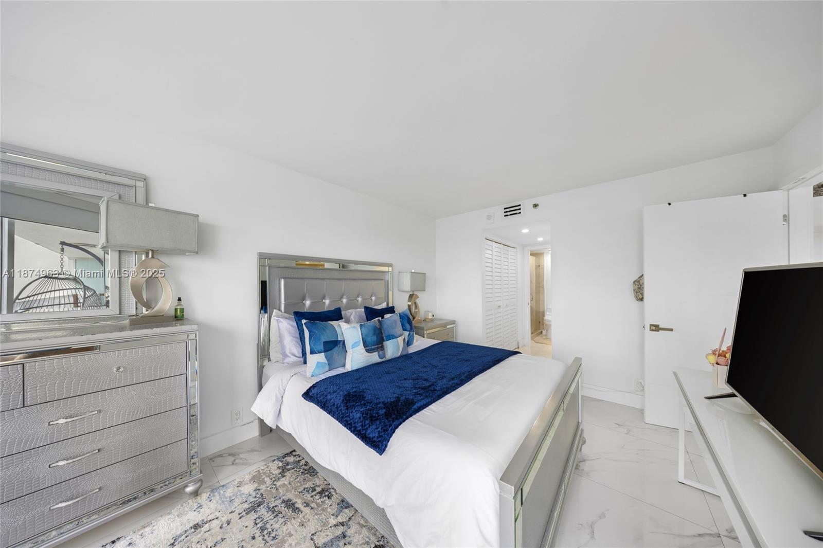 THE GRANDVIEW PALACE COND - Residential