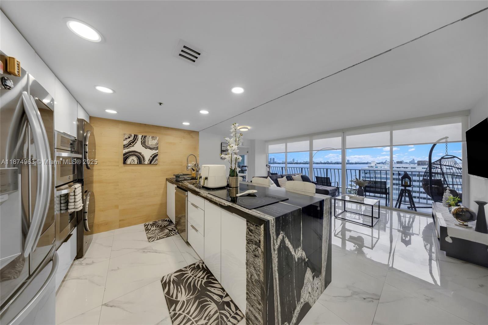 THE GRANDVIEW PALACE COND - Residential