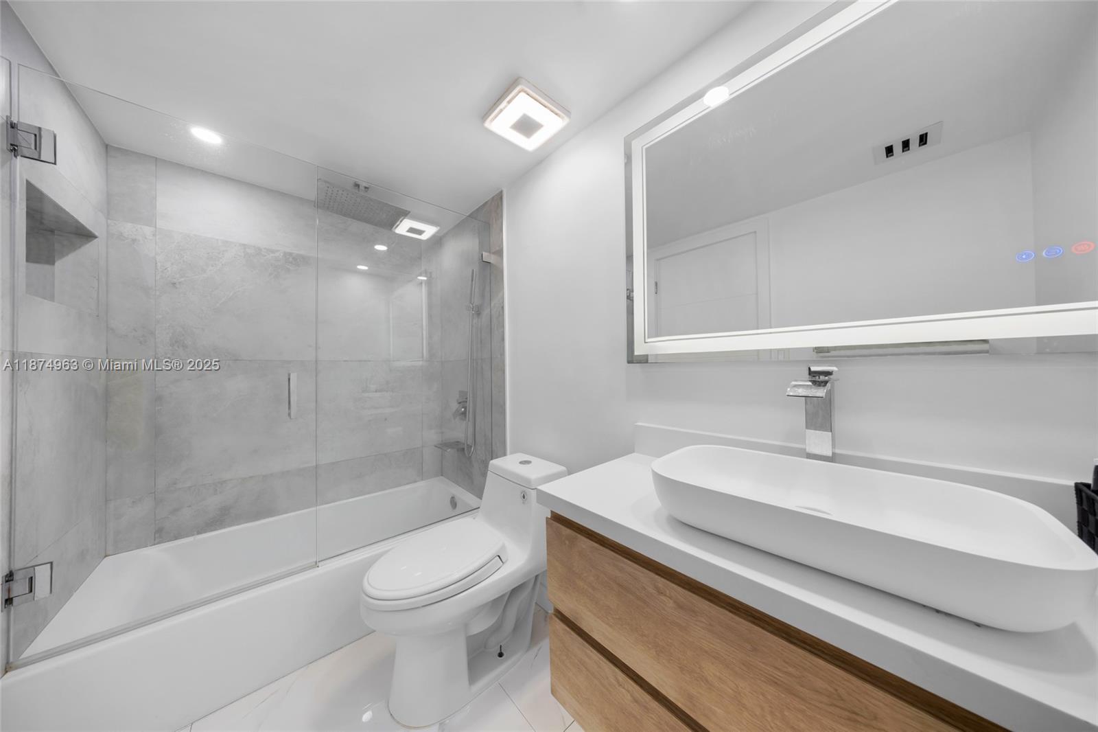 THE GRANDVIEW PALACE COND - Residential