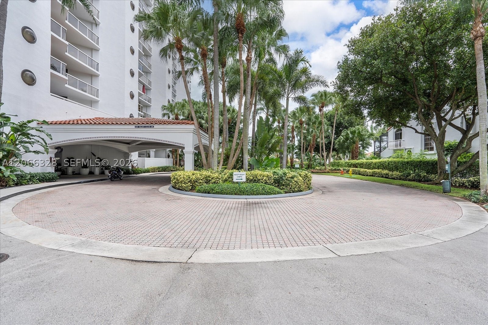 3610 Yacht Club Dr 1114 - Image 1