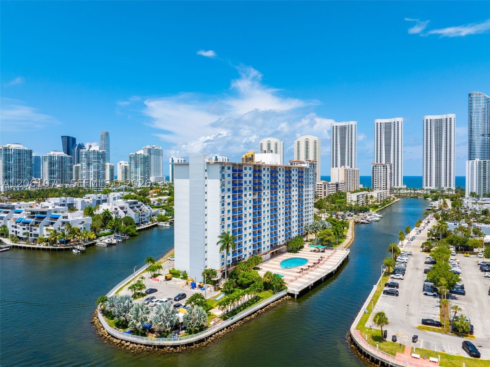 400 Kings Point Dr 1628