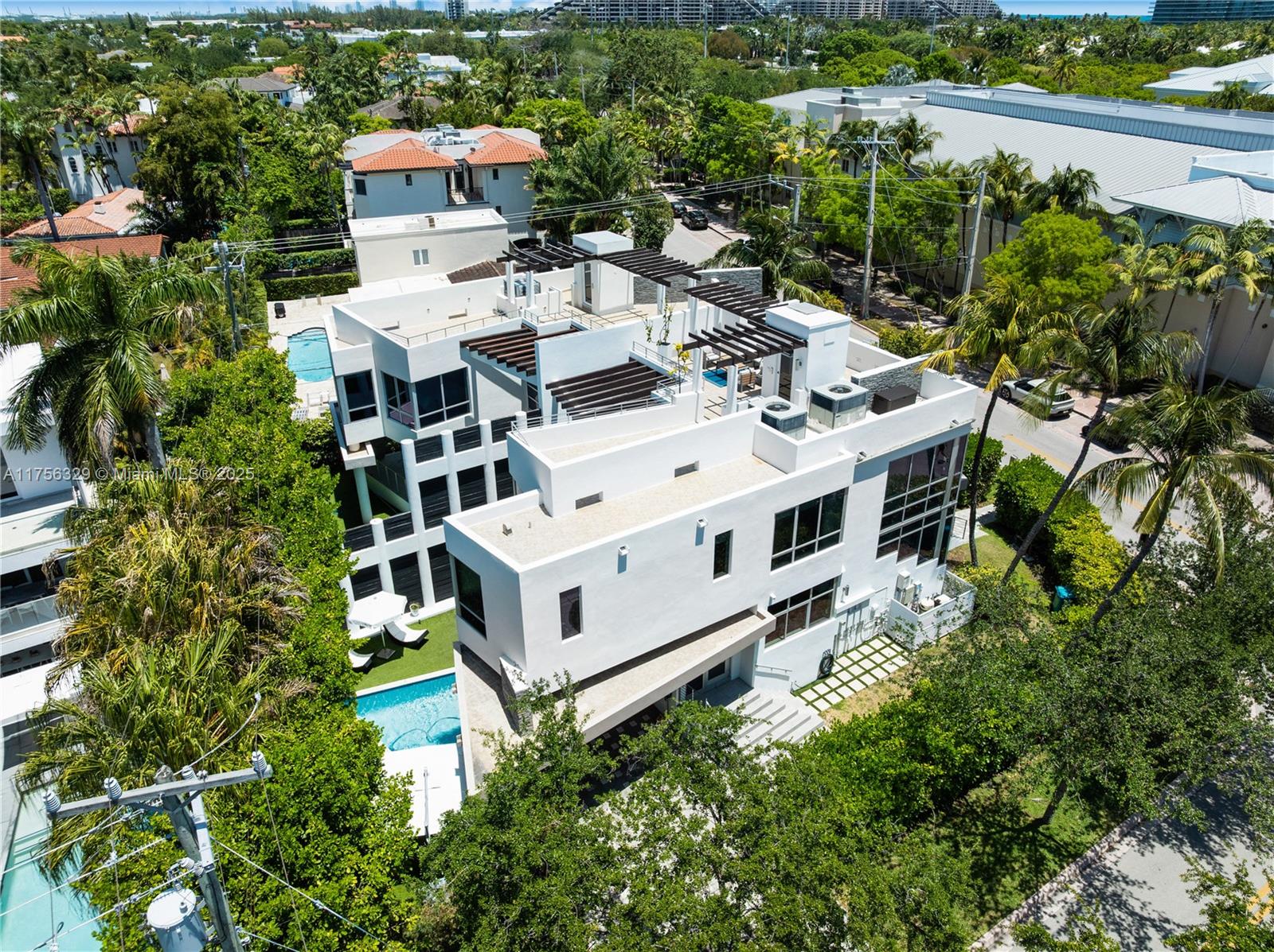 Rental Property at 548 Fernwood Rd 548, Key Biscayne, Miami-Dade County, Florida - Bedrooms: 4 
Bathrooms: 3  - $15,500 MO.