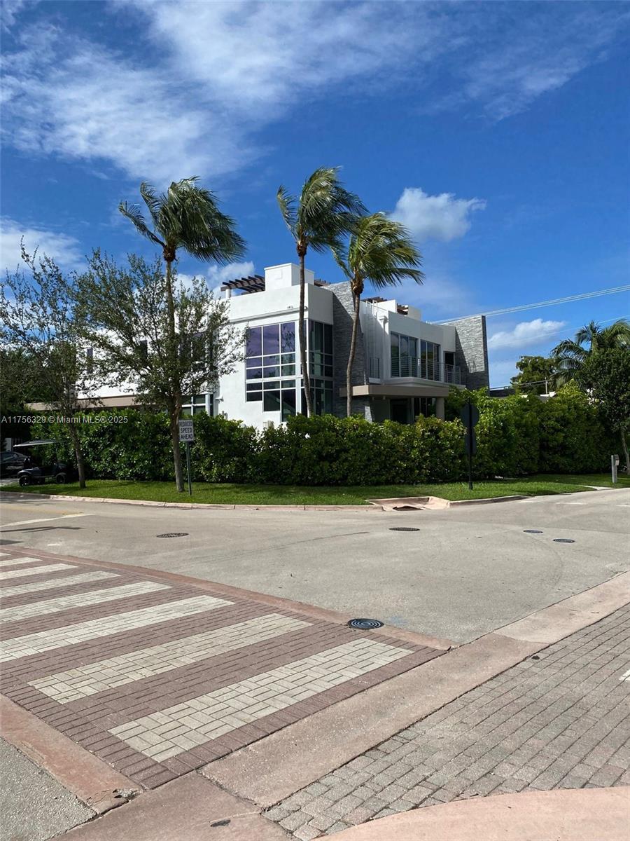 Rental Property at 548 Fernwood Rd 548, Key Biscayne, Miami-Dade County, Florida - Bedrooms: 4 
Bathrooms: 3  - $15,500 MO.