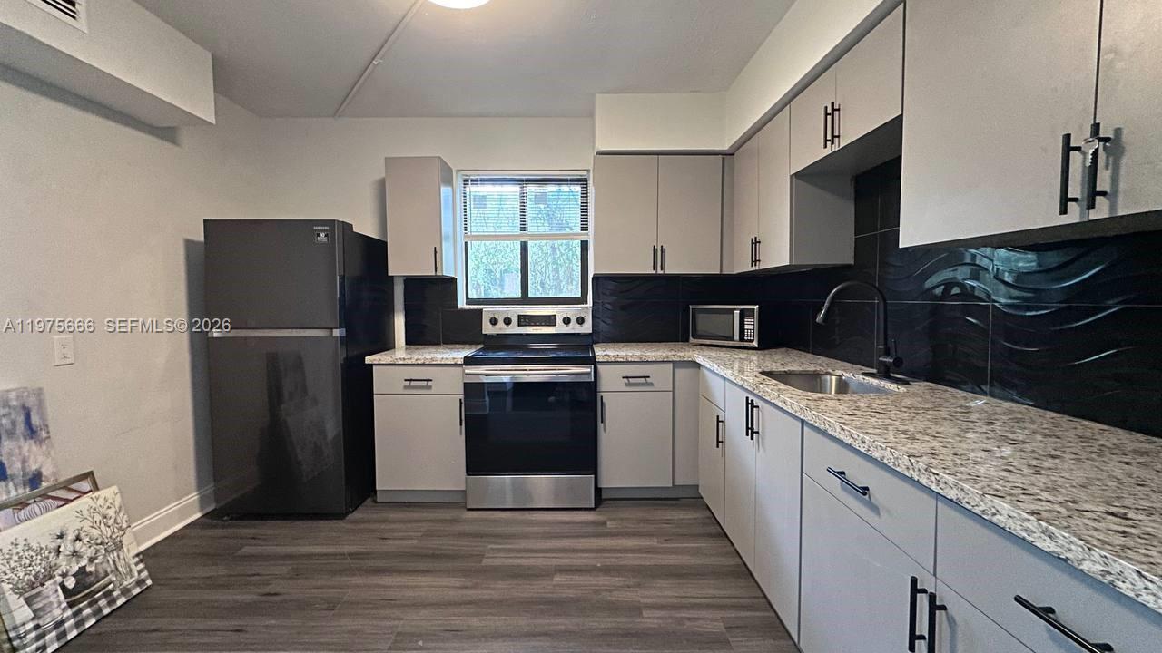 BRICKELL ESTATES - Residential Lease