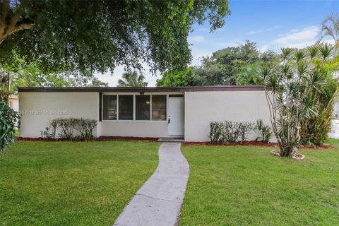 11823 Dahlia Dr Royal Palm Beach FL 33411