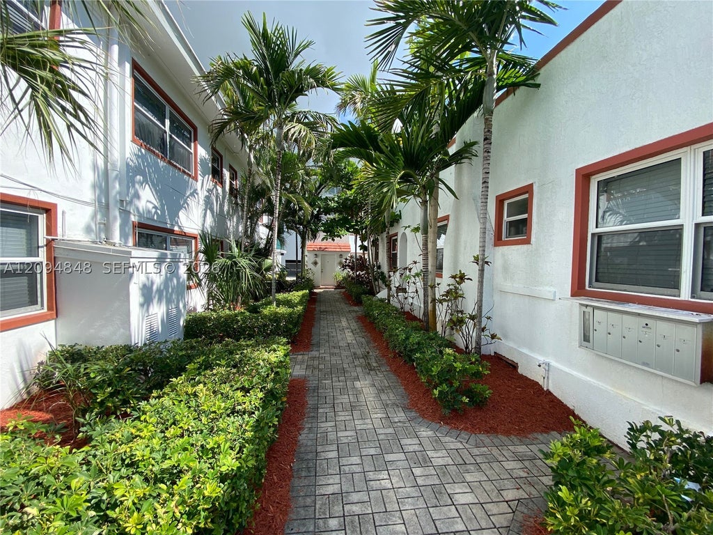 Photo of 905 SE 2nd Ct #RE, Fort Lauderdale, FL 33301 (MLS # A12094848)
