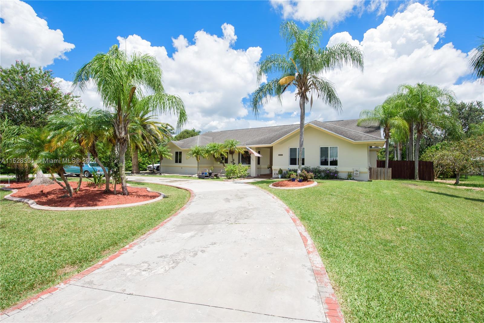 16941 Sw 277th St St, Homestead, Miami-Dade County, Florida - 5 Bedrooms  
3 Bathrooms - 