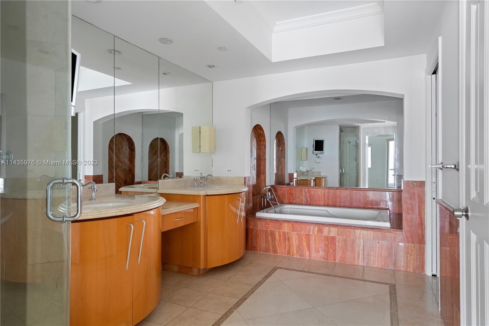 ACQUALINA OCEAN RESIDENCE - Residential