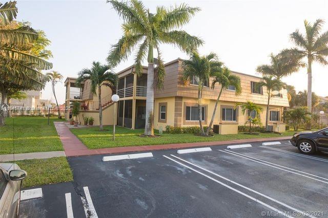 Fantastic and affordable 2 bedrooms and 1 bathroom apartment unit in a professional managed building.There is a
convenient laundry facility in place. Plenty of parking spaces. Building is located in a fantastic location with rapid
access to I95, minutes away from supermarkets, restaurants, schools and much more. Water is included. First
month and two security deposits are required to move in (3 months total). Tenants must be screened through
landlord's portal ($50 each). Please read attachment carefully