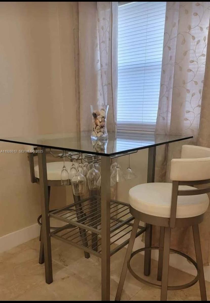 HOLLYWOOD LITTLE RANCHES - Residential Lease