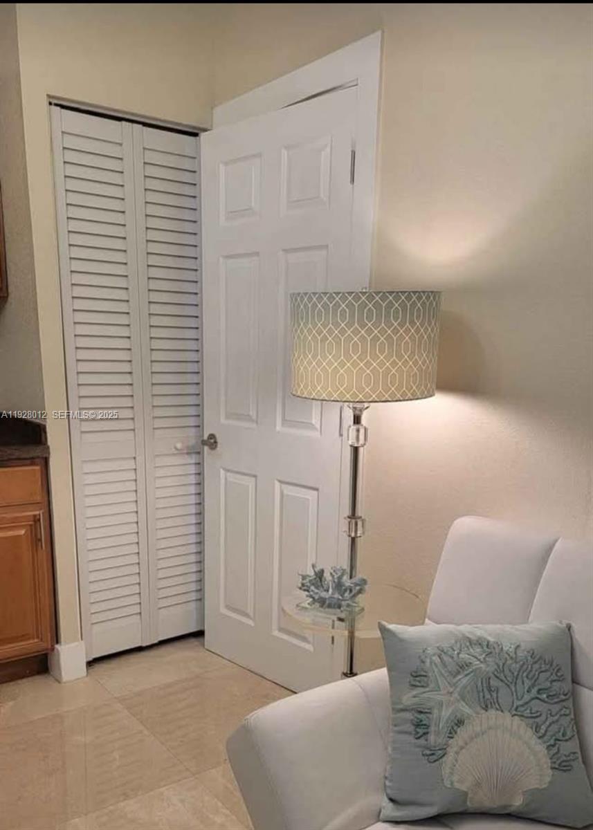 HOLLYWOOD LITTLE RANCHES - Residential Lease