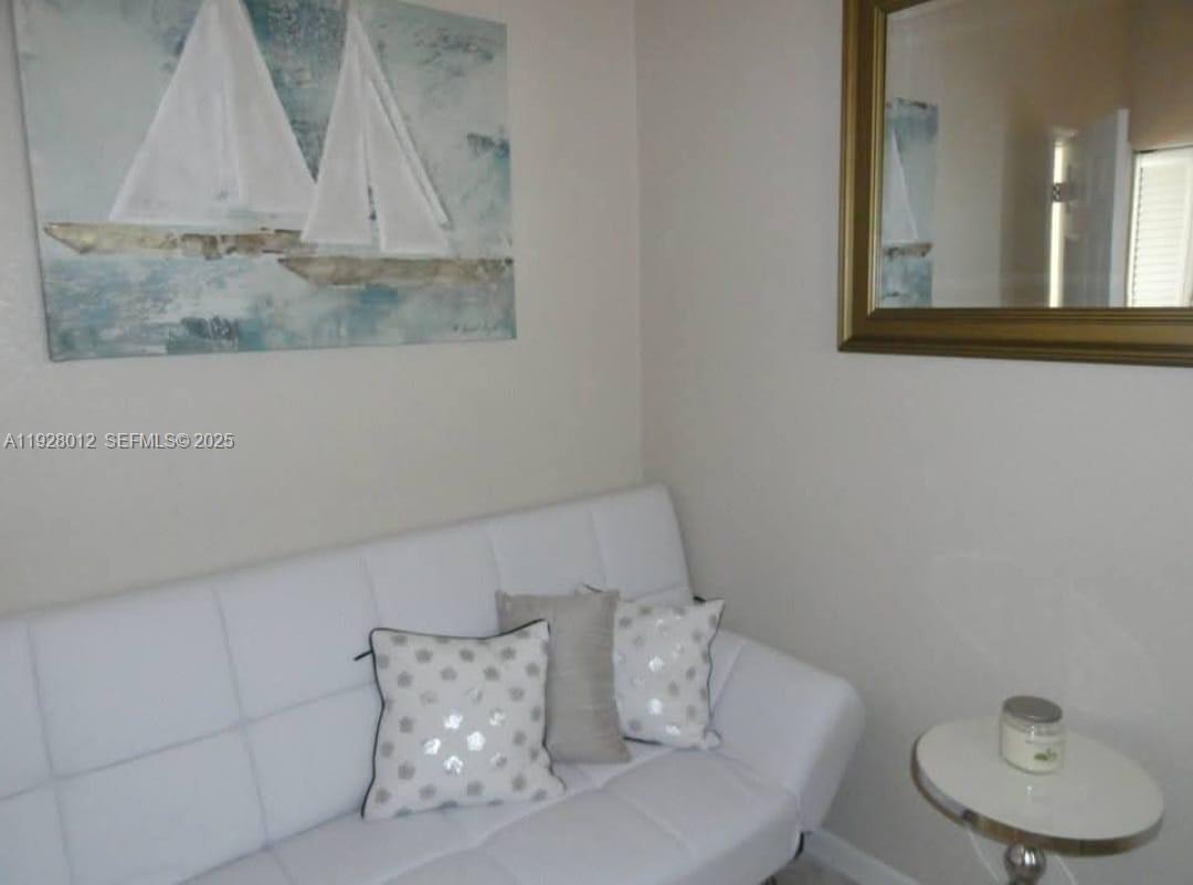 HOLLYWOOD LITTLE RANCHES - Residential Lease