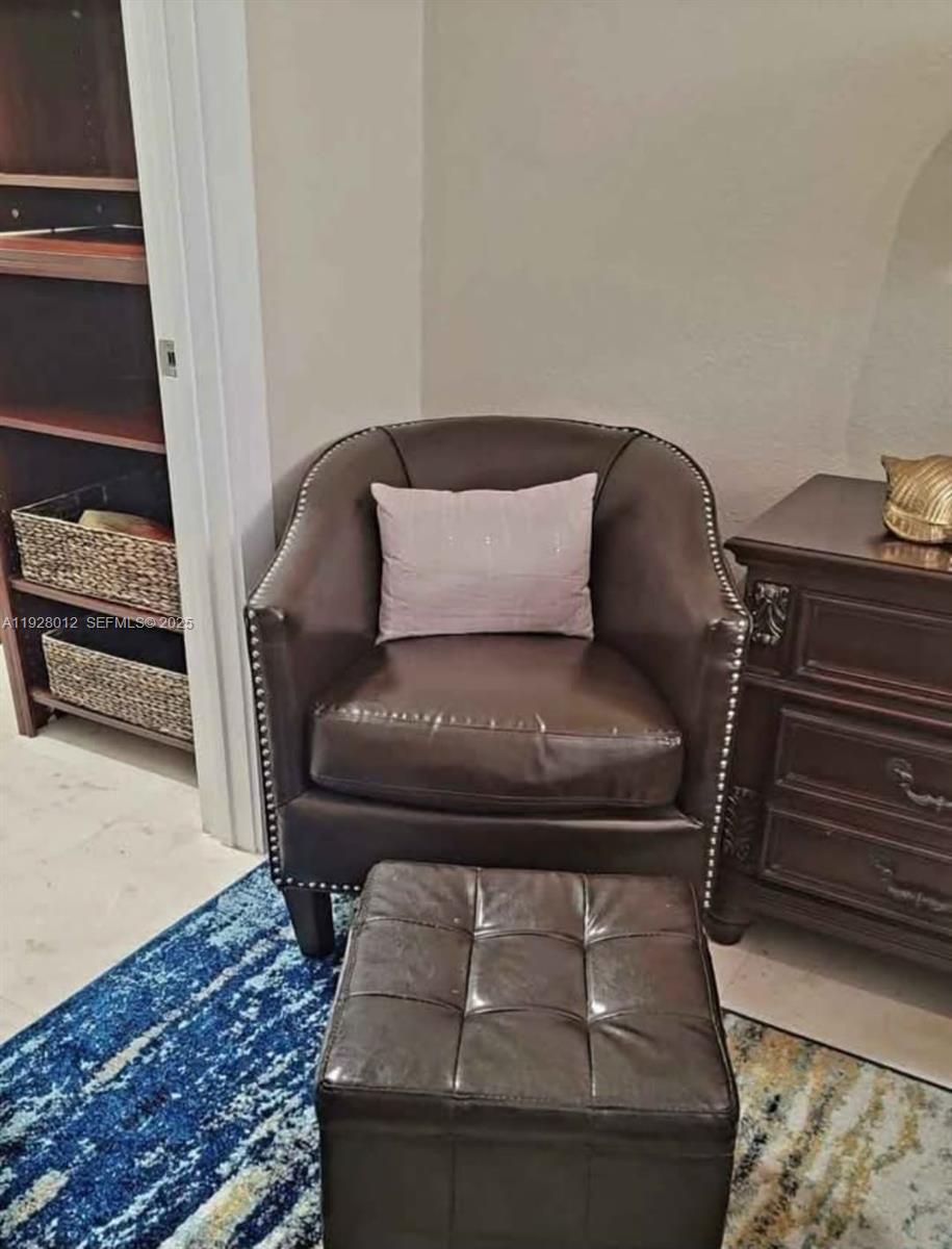 HOLLYWOOD LITTLE RANCHES - Residential Lease